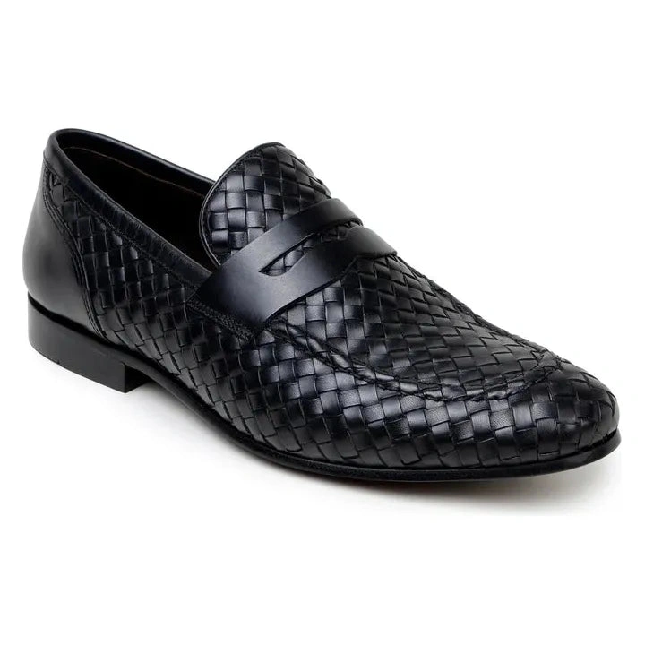 Luca Belvedere: Elegantes Mocasines de Piel Italiana Negros, Un Clásico Renacido.